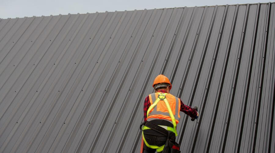 Professional gutter cleaning in Beirne, AR